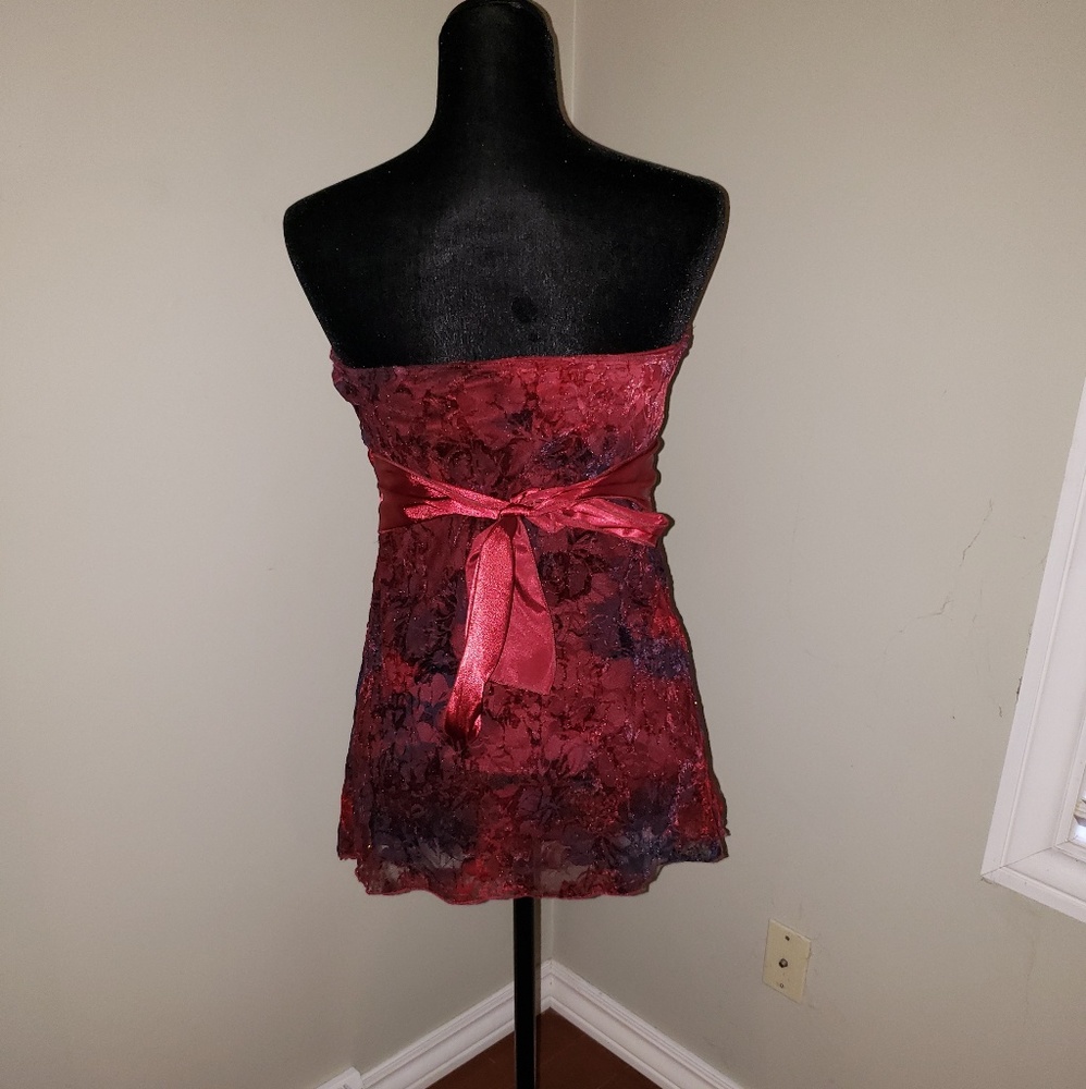 Red /black lace detail strapless top w/tieback - Picture 2 of 3